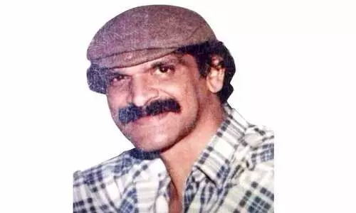 ക്രൗ​ൺ ടാ​ക്കീ​സി​ൽനി​ന്ന്​  ഇ​റ​ങ്ങി​ന​ട​ന്ന കൗ​ബോ​യ്