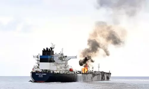 ഏദൻ ഉൾക്കടലിൽ ആക്രമിക്കപ്പെട്ട കപ്പലിന് സഹായവുമായി ഇന്ത്യൻ നാവികസേന