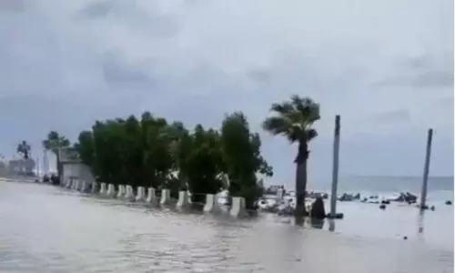 ജിദ്ദ കോർണീഷിൽ കടൽ തിരമാലാക്രമണം