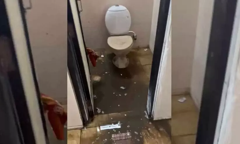 ഹൈദരാബാദ് സ്റ്റേഡിയത്തിലെ മോശം ശുചിമുറികളുടെ ചിത്രം പങ്കുവെച്ച് ഇംഗ്ലീഷ് ആരാധകൻ ഹൈദരാബാദ് സ്റ്റേഡിയത്തിലെ മോശം ശുചിമുറികളുടെ ചിത്രം പങ്കുവെച്ച് ഇംഗ്ലീഷ് ആരാധകൻ