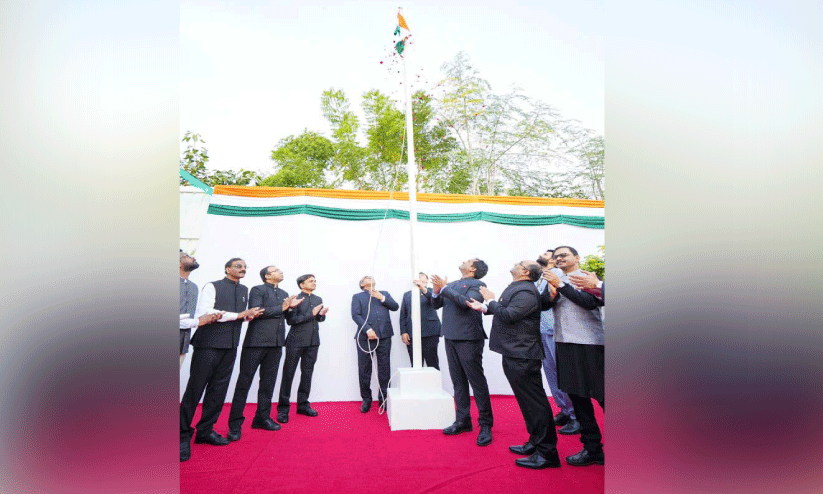 ത്രിവർണപ്പൊലിമയോടെ റിപ്പബ്ലിക്ദിനാഘോഷം ത്രിവർണപ്പൊലിമയോടെ റിപ്പബ്ലിക്ദിനാഘോഷം