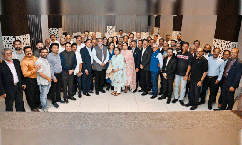 മു​ൻ കോ​ൺ​സു​ൽ ജ​ന​റ​ൽ വേ​ണു രാ​ജാ​മ​ണി