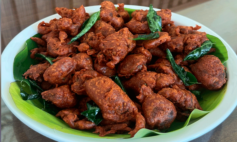 ചൂടോടുകൂടി കഴിക്കാം ക്രിസ്പിയായി ചിക്കൻ പക്കവട ചൂടോടുകൂടി കഴിക്കാം ക്രിസ്പിയായി ചിക്കൻ പക്കവട