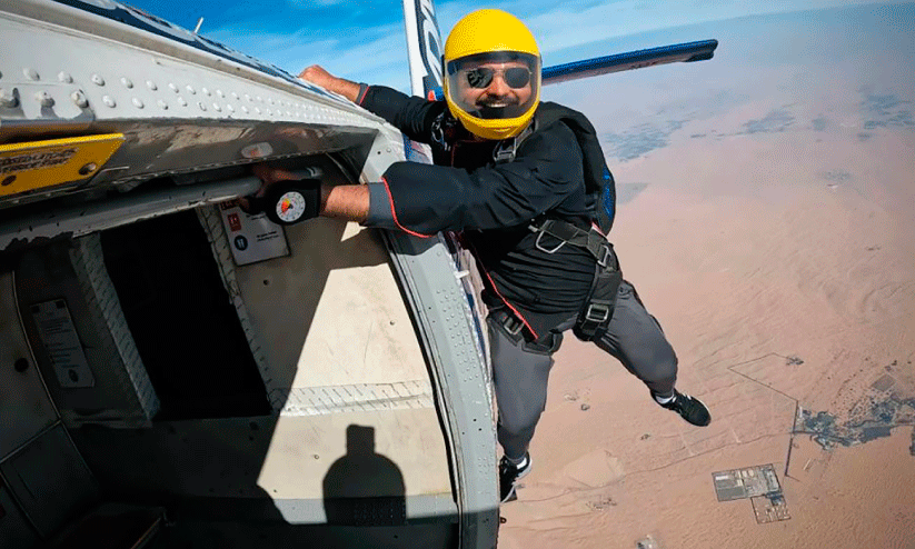 അജ്മൽ അബ്ദുറഹ്മാൻ എന്ന സ്കൈഡൈവറുടെ ആകാശച്ചാട്ട വിശേഷങ്ങൾ അജ്മൽ അബ്ദുറഹ്മാൻ എന്ന സ്കൈഡൈവറുടെ ആകാശച്ചാട്ട വിശേഷങ്ങൾ