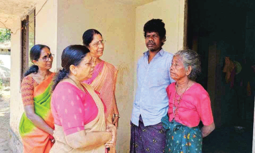 ആ​ദി​വാ​സി​ക​ളി​ലെ ആ​ത്മ​ഹ​ത്യ പ്ര​വ​ണ​ത അ​മ്പ​ര​പ്പി​ക്കു​ന്ന​ത് -വ​നി​ത ക​മീ​ഷ​ൻ