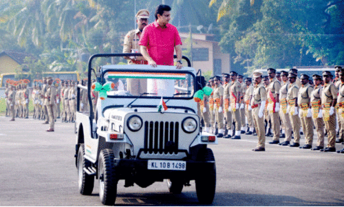 പൊതുമരാമത്ത് മന്ത്രി അഭിവാദ്യം സ്വീകരിച്ചത് കരാറുകാരന്‍റെ ജീപ്പില്‍; വിവാദം