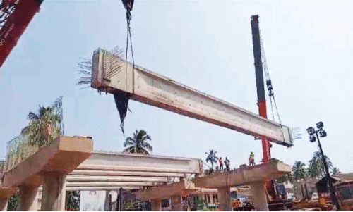 മു​ന്ന​റി​യി​പ്പി​ല്ലാ​തെ റോ​ഡ് അ​ട​ച്ചു; വ്യാ​പാ​ര സ്ഥാ​പ​ന​ങ്ങ​ൾ​ക്ക് ഇ​രു​ട്ട​ടി