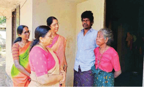 ആ​ദി​വാ​സി​ക​ളി​ലെ ആ​ത്മ​ഹ​ത്യ പ്ര​വ​ണ​ത അ​മ്പ​ര​പ്പി​ക്കു​ന്ന​ത് -വ​നി​ത ക​മീ​ഷ​ൻ