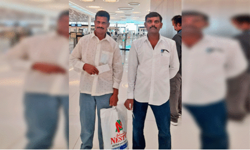 പ്ര​വാ​സി ലീ​ഗ​ൽ സെ​ല്ലി​ന്റെ ഇ​ട​പെ​ട​ലി​നെ​ത്തു​ട​ർ​ന്ന് നാ​ട്ടി​ലേ​ക്ക് തി​രി​ച്ച ത​മി​ഴ്നാ​ട് സ്വ​ദേ​ശി​ക​ൾ