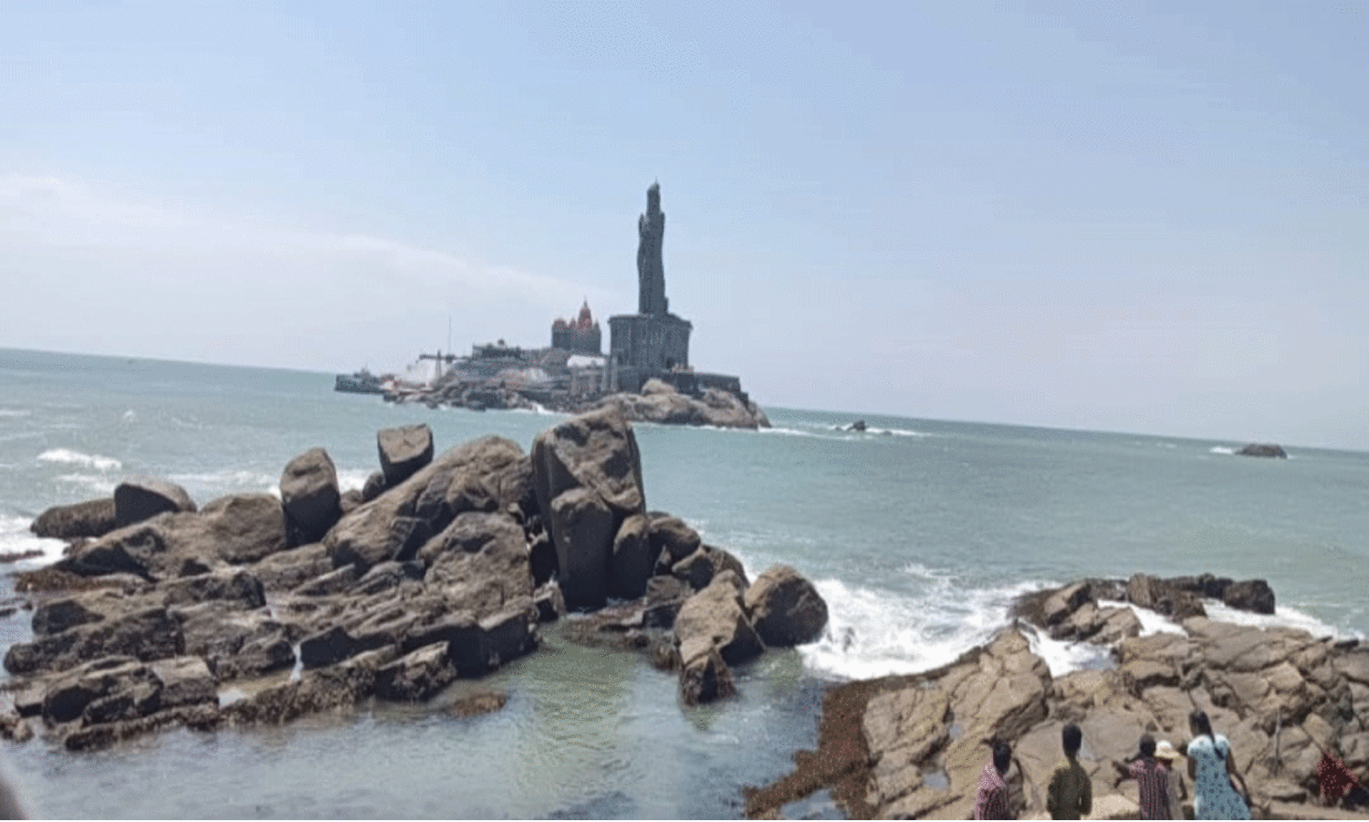 നു​ക​രാ​ൻ ആ​യി​ര​ങ്ങ​ൾ...മായക്കാഴ്ചയൊരുക്കി ക​ന്യാ​കു​മാ​രി