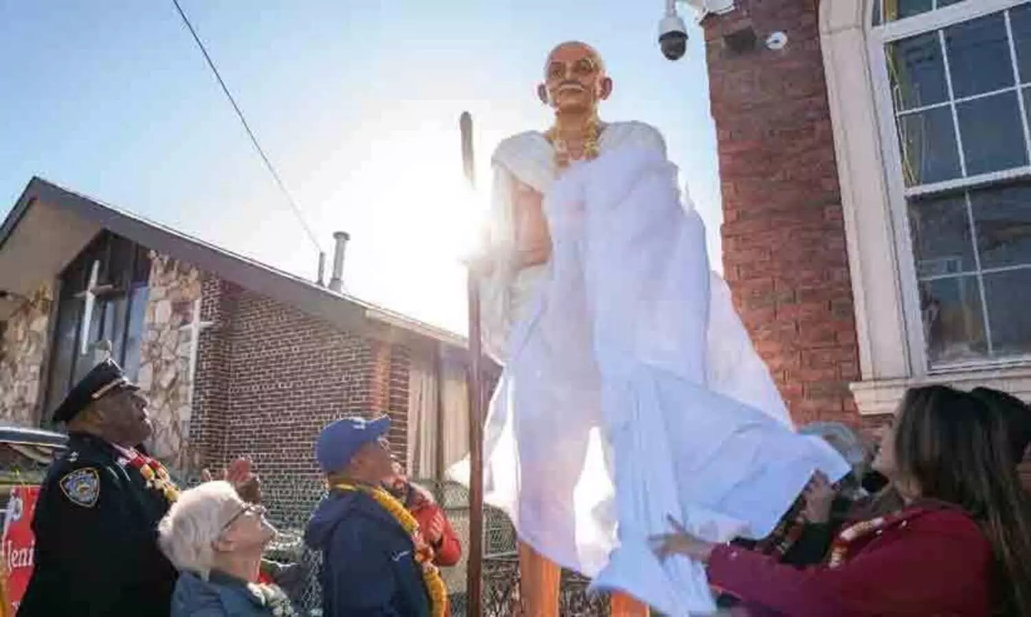 ന്യൂയോർക്കിൽ ഹിന്ദുക്ഷേത്രത്തിന് സമീപം മഹാത്മാഗാന്ധിയുടെ പുതിയ പ്രതിമ
