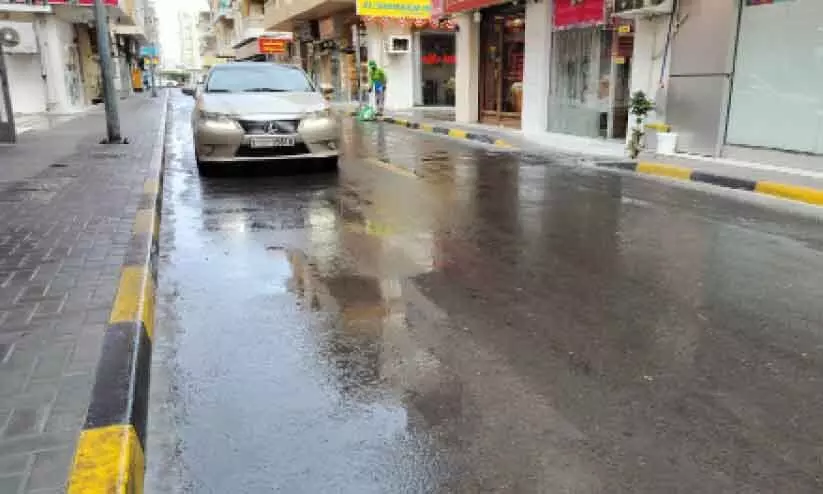 ദുബൈയിലും ഷാർജയിലും കനത്ത മഴ