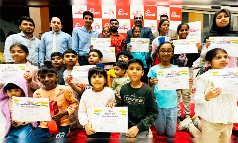 ഗ്രാ​ൻ​ഡ്​ ഹൈ​പ്പ​ർ​മാ​ർ​ക്ക​റ്റ്​ റി​പ്പ​ബ്ലി​ക്​ ദി​നാ​ഘോ​ഷ ക്വി​സ്​ മ​ത്സ​ര​ത്തി​ലെ വി​ജ​യി​ക​ൾ സ​ർ​ട്ടി​ഫി​ക്ക​റ്റു​ക​ളും സ​മ്മാ​ന​ങ്ങ​ളു​മാ​യി