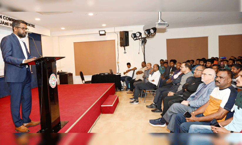 ഐ.​സി.​ബി.​എ​ഫ് റി​പ്പ​ബ്ലി​ക് ദി​നാ​ഘോ​ഷം-​വാ​ർ​ഷി​കാ​ഘോ​ഷ പ്ര​ഖ്യാ​പ​ന പ​രി​പാ​ടി​യി​ൽ പ്ര​സി​ഡ​ന്റ് ഷാ​ന​വാ​സ് ബാ​വ സം​സാ​രി​ക്കു​ന്നു