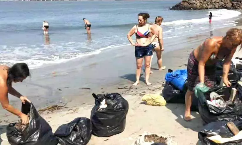 ശു​ചീ​ക​രി​ക്കു​ന്നു