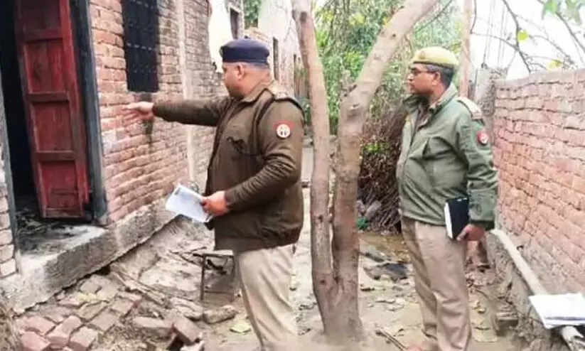 യു.പിയിൽ ഗവ. കോളജ് അധ്യാപകനെ മുറിയിൽ പൂട്ടിയിട്ട് തീകൊളുത്തി കൊലപ്പെടുത്തി യു.പിയിൽ ഗവ. കോളജ് അധ്യാപകനെ മുറിയിൽ പൂട്ടിയിട്ട് തീകൊളുത്തി കൊലപ്പെടുത്തി