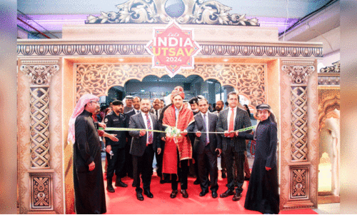 ലു​ലു ഹൈ​പ്പ​ർ​ മാ​ർ​ക്ക​റ്റി​ൽ ‘ഇ​ന്ത്യ ഉ​ത്സ​വ്’ ആ​ഘോ​ഷം അം​ബാ​സ​ഡ​ർ ഡോ.​ആ​ദ​ർ​ശ്  സ്വൈ​ക ഉ​ദ്ഘാ​ട​നം ചെ​യ്യു​ന്നു