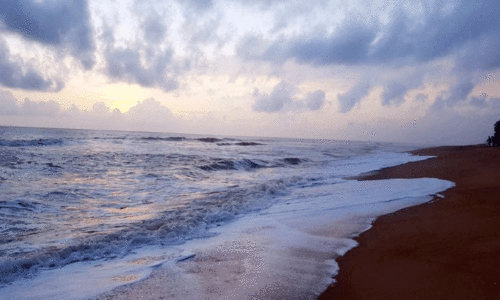 മൊ​ഗ്രാ​ൽ തീ​രം സൂര്യാസ്ത​മ​ന കാ​ഴ്ച​യി​ൽ