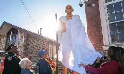 ന്യൂയോർക്കിൽ ഹിന്ദുക്ഷേത്രത്തിന് സമീപം മഹാത്മാഗാന്ധിയുടെ പുതിയ പ്രതിമ