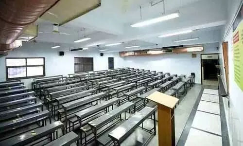 ​മമ്മിയും പപ്പയും ക്ഷമിക്കണം; എന്റെ മുന്നിൽ മറ്റ് വഴികളില്ല -ആത്മഹത്യ കുറിപ്പെഴുതി വെച്ച് കോട്ടയിലെ വിദ്യാർഥിനി ജീവ​നൊടുക്കി