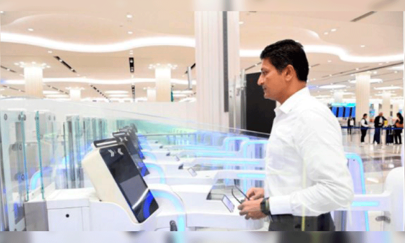 ദു​ബൈ വി​മാ​ന​ത്താ​വ​ള​ത്തി​ൽ സ്ഥാ​പി​ച്ച സ്മാ​ർ​ട്ട്​ ഗേ​റ്റ്​