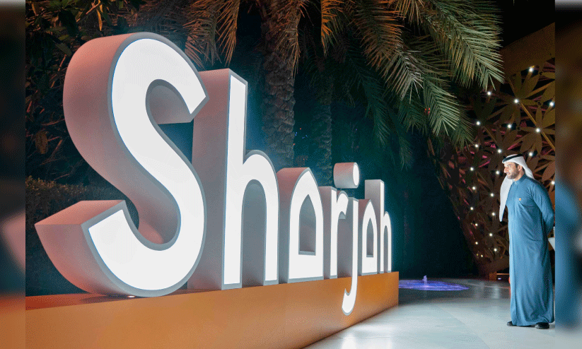 ഷാർജയുടെ പുതിയ ബ്രാൻഡ് ലോഗോ ശൈഖ് സുൽത്താൻ ബിൻ അഹ്മദ് ബിൻ സുൽത്താൻ അൽഖാസിമി വീക്ഷിക്കുന്നു ഷാർജയുടെ പുതിയ ബ്രാൻഡ് ലോഗോ ശൈഖ് സുൽത്താൻ ബിൻ അഹ്മദ് ബിൻ സുൽത്താൻ അൽഖാസിമി വീക്ഷിക്കുന്നു