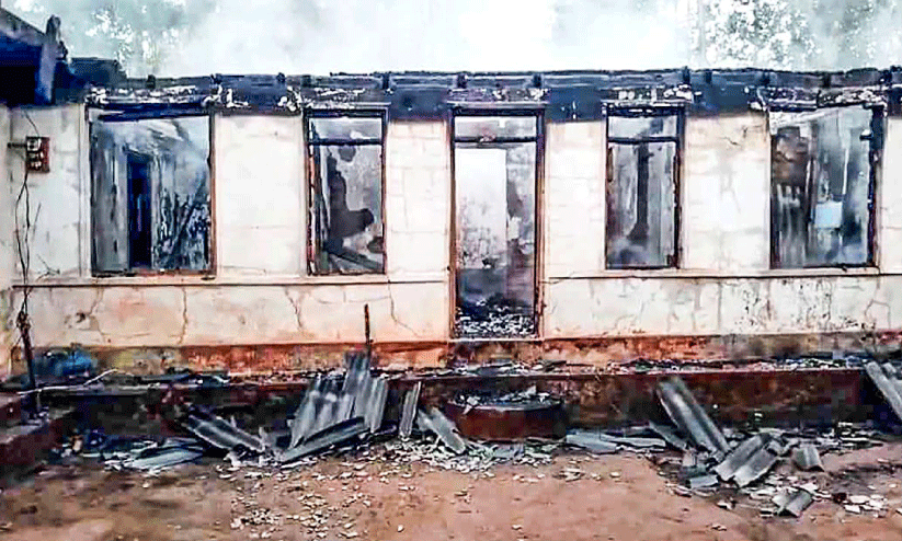 പാചക വാതക സിലിണ്ടറിൽനിന്ന്​  തീ പടർന്നു; രാജാക്കാട്ട്​ വീട് കത്തിനശിച്ചു