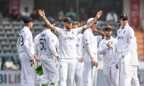 ബെ​ൻ സ്റ്റോ​ക്സും സ​ഹ​താ​ര​ങ്ങ​ളും