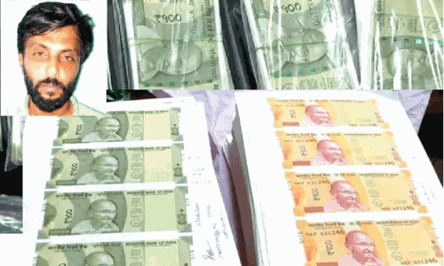 ക​ള്ള​നോ​ട്ട് നി​ർ​മാ​ണ കേ​ന്ദ്രം  ക​ണ്ടെ​ത്തി; ആ​റു​പേ​ർ അ​റ​സ്റ്റി​ൽ