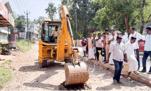 ട്രാൻസ്ഫോർമർ മാറ്റിയില്ല;  മൂവാറ്റുപുഴ-തേനി റോഡ്  നിർമാണത്തിനിടെ സംഘർഷം