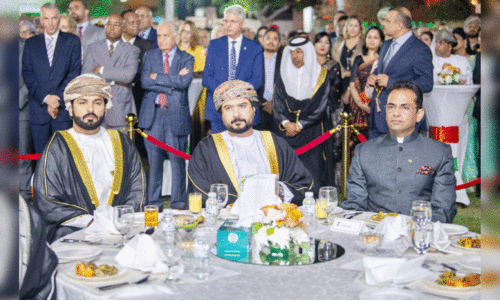 ഇ​ന്ത്യ​യു​ടെ 75ാം റി​പ്പ​ബ്ലി​ക്ക്​ ദി​നാ​ഘോ​ഷ​ത്തി​ന്‍റെ ഭാ​ഗ​മാ​യി മ​സ്ക​ത്ത്​ ഇ​ന്ത്യ​ൻ എം​ബ​സി  സം​ഘ​ടി​പ്പി​ച്ച സ്​​നേ​ഹ​വി​രു​ന്നി​ൽ​നി​ന്ന്​