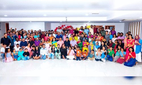 മ​റു​നാ​ട്ടി​ൽ മ​ല​യാ​ളി അ​സോ​സി​യേ​ഷ​ന്റെ (എം.​എ​ൻ.​എം.​എ) ആ​ഭി​മു​ഖ്യ​ത്തി​ൽ ന​ട​ന്ന  ക്രി​സ്​​മ​സ്-​പു​തു​വ​ത്സ​ര ആ​ഘോ​ഷ​ത്തി​ൽ പ​​ങ്കെ​ടു​ത്ത​വ​ർ