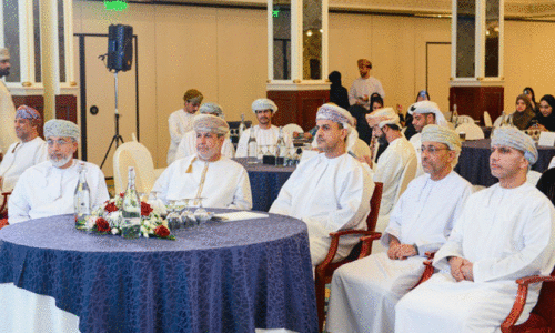 പ​രി​സ്ഥി​തി അ​തോ​റി​റ്റി അ​ധി​കൃ​ത​ർ  വാ​ർ​ത്ത​സ​മ്മേ​ള​ന​ത്തി​ൽ നിന്ന്