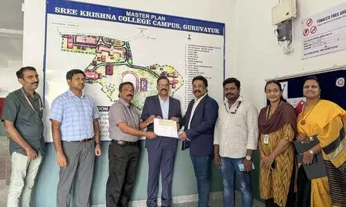 ഗുരുവായൂർ ശ്രീകൃഷ്ണ കോളജിന് സഹായവുമായി എം.എ. യൂസുഫലി; സോളാർ എനർജി പ്ലാന്റ് നിർമാണത്തിന് പത്ത് ലക്ഷം കൈമാറി