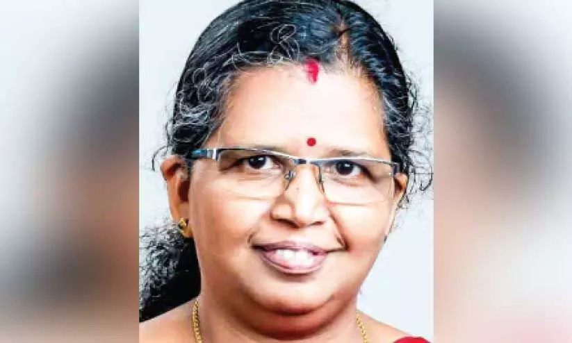 വി. ​സ​ര​ള ടീ​ച്ച​ർ