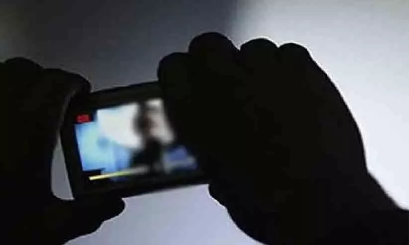 ഹണിട്രാപ്പിലൂടെ നഗ്നചിത്രങ്ങൾ പകർത്തി 59കാരനിൽനിന്ന് അഞ്ചുലക്ഷം രൂപ തട്ടി; ദമ്പതികൾ ഉൾപ്പെടെ ഏഴുപേർ അറസ്റ്റിൽ