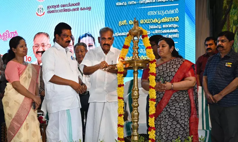 സ്നേഹ ഹസ്തം ആരോഗ്യപദ്ധതിക്ക് ആദിവാസി മേഖലകളില് തുടക്കം സ്നേഹ ഹസ്തം ആരോഗ്യപദ്ധതിക്ക് ആദിവാസി മേഖലകളില് തുടക്കം