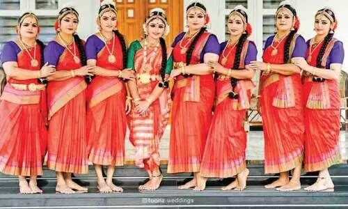 നൃ​ത്ത​സം​ഘം