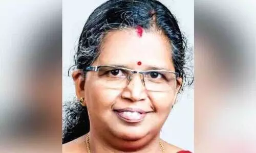 വി. ​സ​ര​ള ടീ​ച്ച​ർ