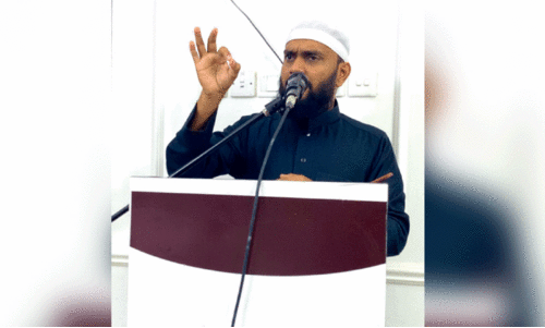 ഷ​ഫീ​ഖ് സ്വ​ലാ​ഹി സം​സാ​രി​ക്കു​ന്നു