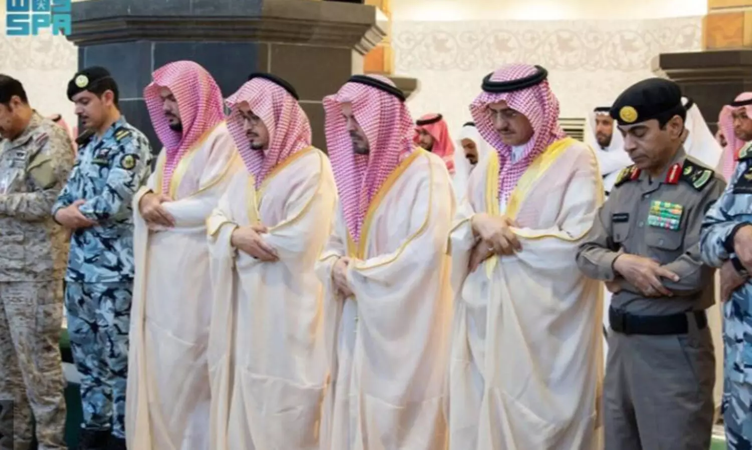 മഴക്ക് വേണ്ടി നമസ്കരിച്ച് സൗദി അറേബ്യ