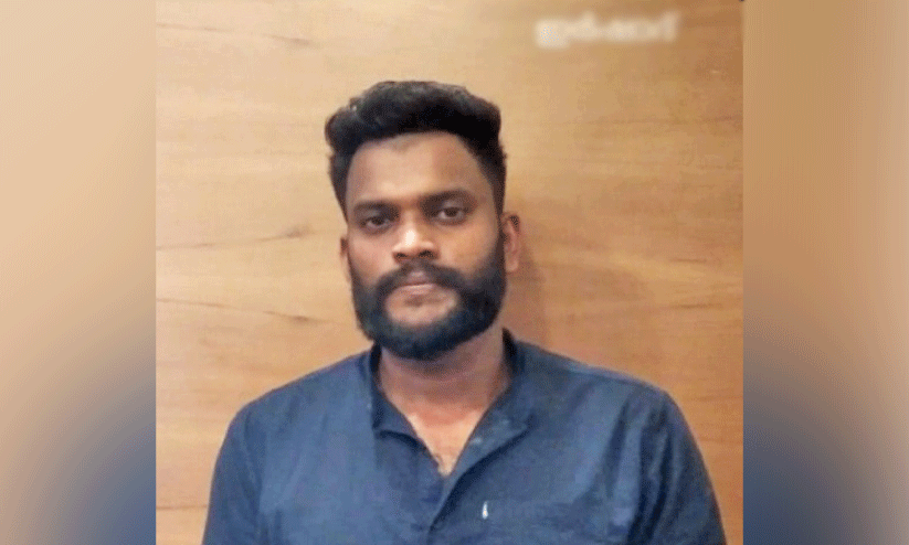 രേഖകളില്ലാത്ത വാഹനം വാങ്ങാൻ തലശ്ശേരിയിലെത്തിയ തമിഴ്നാട്ടുകാരെ കൊള്ളയടിച്ചു; ഒരാൾ അറസ്റ്റിൽ രേഖകളില്ലാത്ത വാഹനം വാങ്ങാൻ തലശ്ശേരിയിലെത്തിയ തമിഴ്നാട്ടുകാരെ കൊള്ളയടിച്ചു; ഒരാൾ അറസ്റ്റിൽ