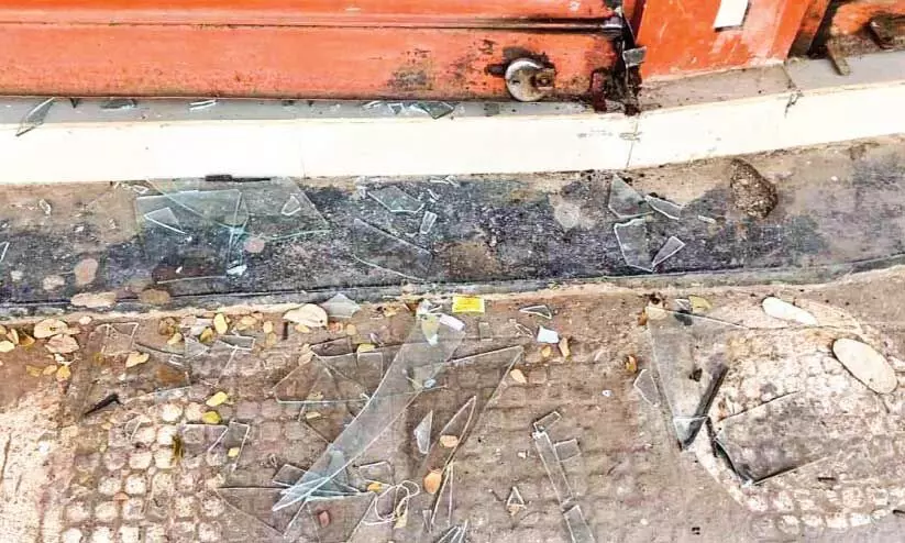 പൂ​ട്ട് പൊ​ളി​ച്ച നി​ല​യി​ൽ