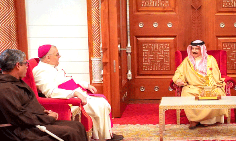king hamad welcomes bishop aldo berardi