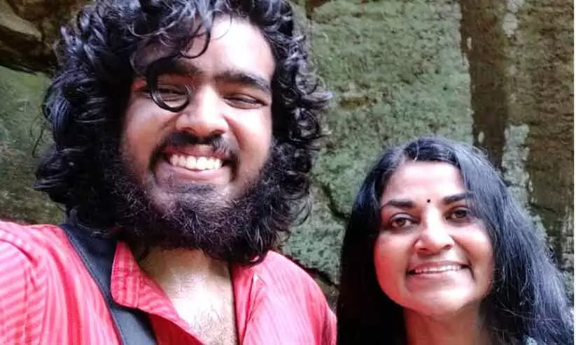 സംവിധായകരായ അഭിജിത്ത് നാരായണനും ബിന്ദു സാജനും സംവിധായകരായ അഭിജിത്ത് നാരായണനും ബിന്ദു സാജനും