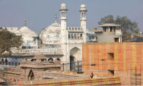 ബാ​ബ​രി​യു​ടെ വ​ഴി​യേ  വാ​രാ​ണ​സി​യും