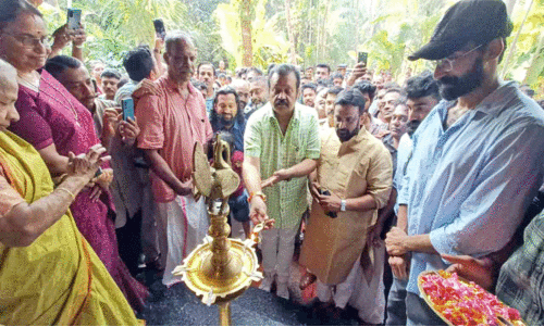 സിനിമാ ഷൂട്ടിങ്ങിന് നിർമിച്ച വീട് ഇനി കുടുംബത്തിന് തണലാകും