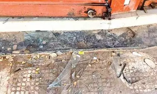 പൂ​ട്ട് പൊ​ളി​ച്ച നി​ല​യി​ൽ