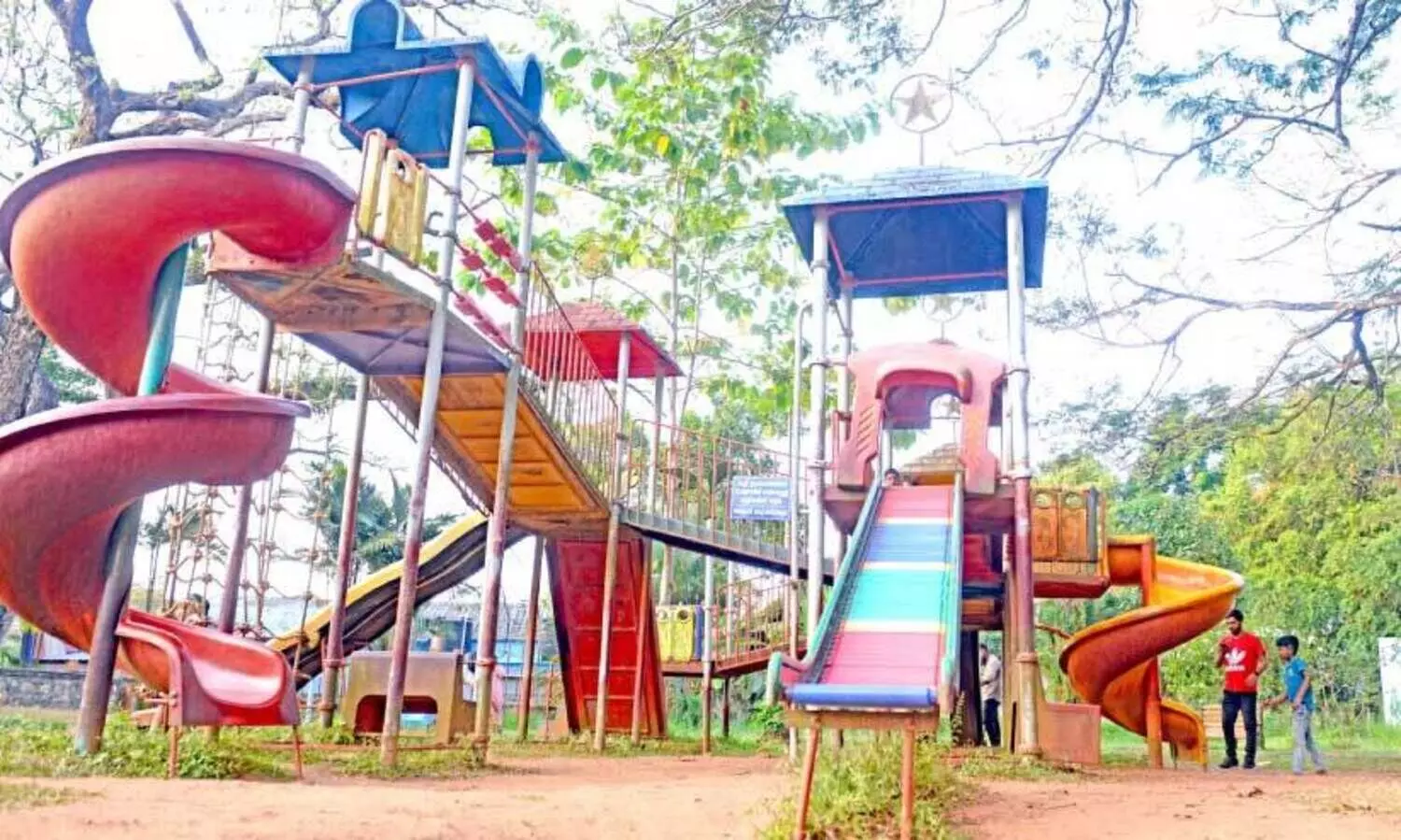 ക​ളി​യു​പ​ക​ര​ണ​ങ്ങ​ൾ