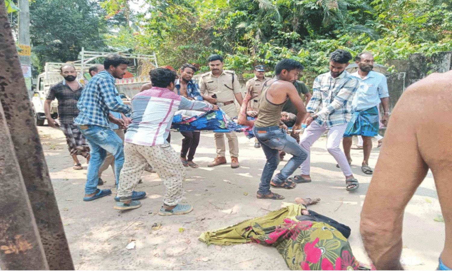 റെയിൽവേ വൈദ്യുത ലൈനിൽനിന്ന് ഷോക്കേറ്റ് രണ്ടുപേർക്ക് ഗുരുതര പരിക്ക്